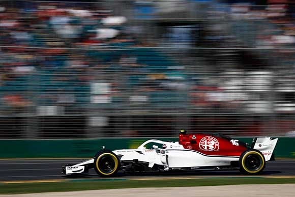 2018 F1 揭幕战澳大利亚开启,阿尔法罗密欧索伯F1 车队自由练习赛备战忙(2018 年3 月25 日上海)3 月23 日,2018 世界一级方程式锦标赛(FIA Formula 1 WorldChampionship,简称F1) 新赛季正式拉开帷幕。为迎接即将开启的澳大利亚站揭幕战,阿尔法罗密欧索伯F1 车队全天进行了繁忙的自由练习赛,这也是近期新赛车C37 首秀巴塞罗那冬季训练之后的首个赛道日。马库斯埃里克森(Marcus Ericsson)在练习赛中不断适应技术改进后的全新C37 赛车,而摩