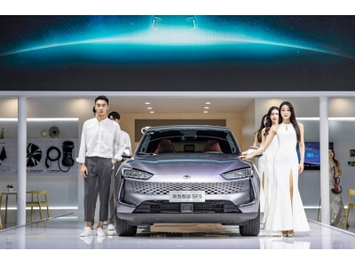 赛力斯SF5亮相成都车展，华为技术加持有何看点？