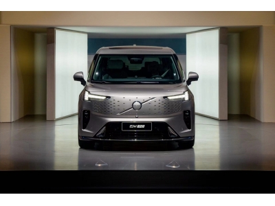 沃尔沃首款纯电豪华MPV EM90首发